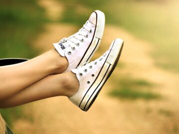 Schuhe im Auto {{brizy_dc_image_alt entityId=